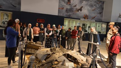 تفاصل زيارة طلبة تعليم القاهرة لمتحف القوات الجوية (صور)