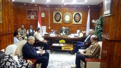 استعدادا لامتحانات الترم الأول.. وكيل تعليم مطروح يعقد اجتماعا بموجهى المواد الدراسية