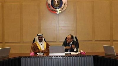 وزير التجارة يبحث مع وزير المالية والاقتصاد الوطني بالبحرين سبل تعزيز التعاون
