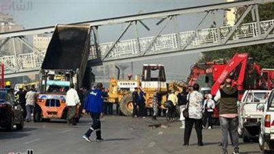 حبس سائق التريلا المتسبب في سقوط كوبري مشاة شارع أحمد عرابي