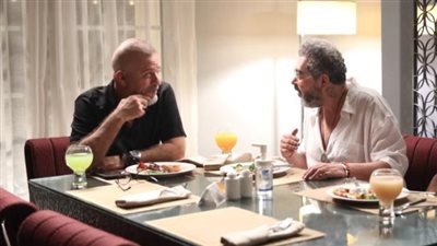 تناقض الحياة صعب.. أماني التونسي: طارق عبد العزيز كان يقدم دورا كوميديا في 