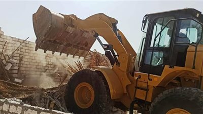 إزالة 14 حالة تعدٍ على الأراضى أملاك الدولة والزراعية بمركزى إدفو وكوم أمبو