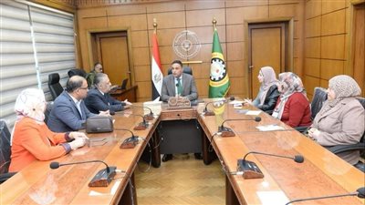 محافظ الدقهلية يجتمع مع رؤساء القطاعات الصحية للوقوف على سير العمل بالمستشفيات