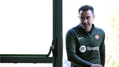 لابورتا ينهى الجدل حول مصير تشافى هيرنانديز كمدرب لبرشلونة