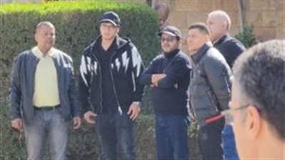 أيتن عامر وإياد نصار وأشرف زكي.. نجوم الفن يودعون طارق عبد العزيز في مثواه الأخير (صور)