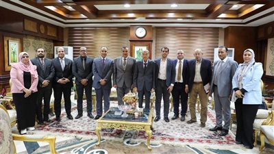 محافظ المنيا يلتقي وفد «حياة كريمة» لمتابعة الموقف التنفيذي لمشروعات المبادرة