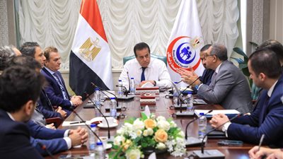 وزير الصحة يوجه بسرعة العمل في مشروع إنتاج السرنجات ذاتية التلف 