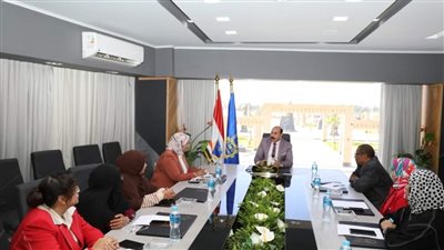 محافظ أسوان يطالب بمذكرة تفصيلية عن العمل الإداري بمكاتب الديوان العام