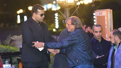 خالد يوسف ومحمد محمود عبد العزيز في عزاء طارق عبد العزيز (صور)