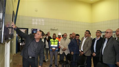 وزير الإسكان يتفقد محطات مياه الشرب بمدينة 6 أكتوبر 