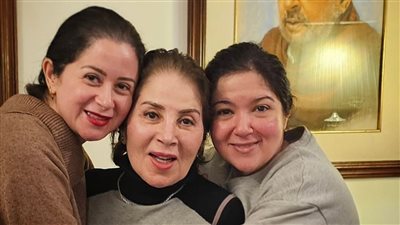 مي نور الشريف تحتفل بعيد ميلاد والدتها: زينة برج القوس (صور)