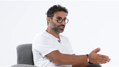 عن انفصاله من هنا الزاهد.. أحمد فهمي: أكيد العيب فيا