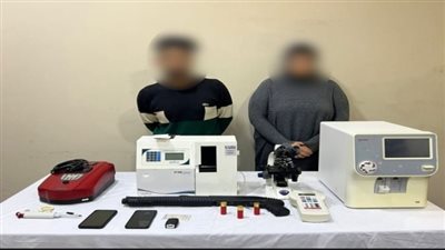 سيدة وعاطل وراء سرقة أجهزة طبية من داخل معمل تحاليل في دمياط