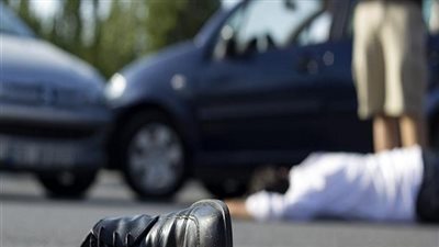 مصرع مواطن دهسًا تحت عجلات سيارة ملاكي على الطريق بالجيزة