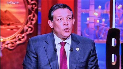 حازم عمر: 53 مليار دولار ديون صندوق النقد الدولي والحل بيع نسب بعض الشركات