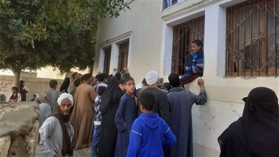 توزيع شنط سلع غذائية مدعمة بقرى المنيا وحملات تموينية على منافذ البيع