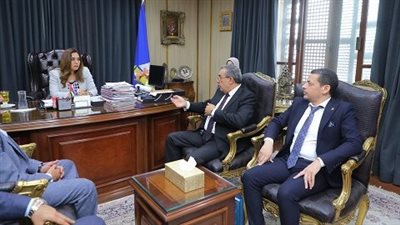 محافظ دمياط تترأس اجتماعا لمتابعة تطورات مشروع توسعة الطريق الدولى 