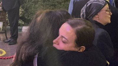 كريم عبد العزيز وشيكو وفيفي عبده.. نجوم الفن والإعلام في عزاء أشرف عبد الغفور (صور)