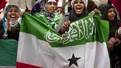 بعد تهديدات الحوثي.. دولة جديدة تزيد من دفاعاتها على البحر الأحمر