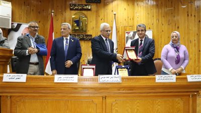 بالصور.. محافظة القاهرة تكرم فريق العمل بـ3 إدارات لهذا السبب