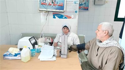 الكشف على 1762 حالة خلال قافلة طبية في سمالوط بالمنيا