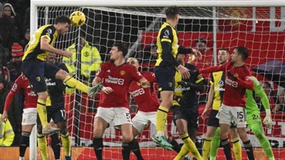 بورنموث يقسو علي اليونايتد بثلاثية نظيفة