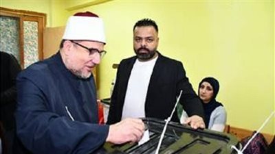 وزير الأوقاف يدلي بصوته في الانتخابات الرئاسية 