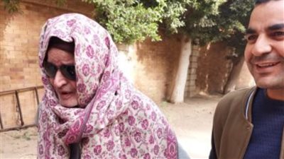 من أمام لجنة انتخابية.. مسن 93 عاما للسيسي: استحلفك بالله ماتسيب مصر 