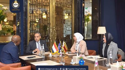 رئيس هيئة الدواء المصرية يلتقى عددًا من مسئولي الهيئات المناظرة بالدول الإفريقية