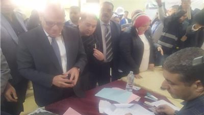 محافظ بورسعيد يدلي بصوته في الانتخابات الرئاسية