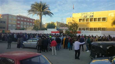 بالصور.. إقبال واسع خلال الساعات الأولى من بدء التصويت بـ