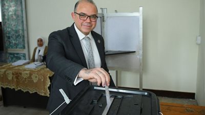 رئيس هيئة الرقابة المالية يدلي بصوته في الانتخابات الرئاسية