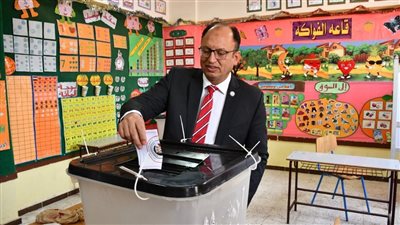 رئيس جامعة حلوان وقيادات الجامعة يدلوا بأصواتهم في الانتخابات الرئاسية