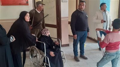 كبار السن وذوي الهمم بالمنيا يدلون بأصواتهم في أول أيام الانتخابات الرئاسية 2024