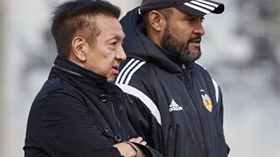 مالك فالنسيا سيتابع مواجهة برشلونة من المدرجات لتقييم المدرب