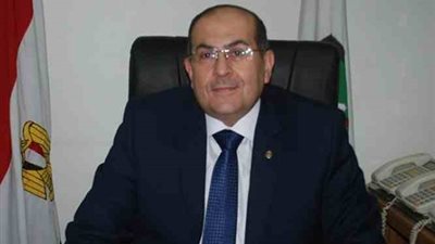 بالمستندات .. نقيب الأطباء يطالب رئيس الوزراء بمحاسبة محافظ سوهاج