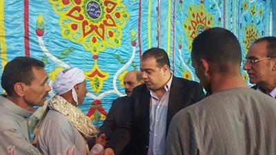 محافظ الفيوم يؤدي واجب العزاء في شهيد الواجب بطامية