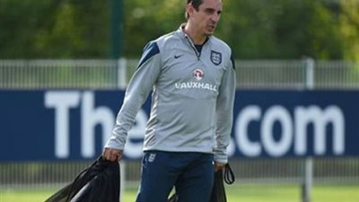 جاري نيفيل يقترب من تولي تدريب فولهام !