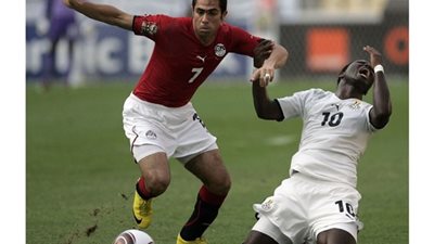 فتحى يبحث عن جزمة جديدة  فى دبى