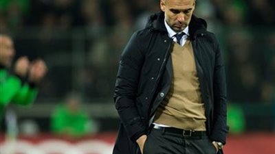 جوارديولا يهنئ مونشنجلادباخ بعد هزيمة ميونيخ