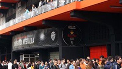 فالنسيا ينعى مشجعا فارق الحياة بعد التعادل مع برشلونة