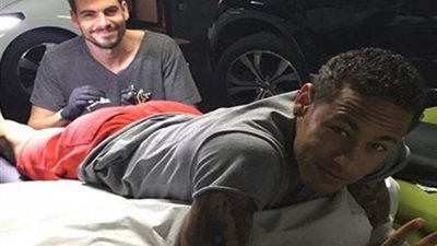 صورة .. وشم يجسد قصة حياة نيمار