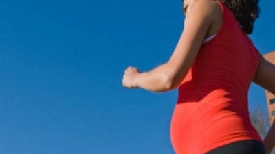 في شهور حملك الأخيرة أكثري من المشي  تناول التمر لتسهيل الولادة