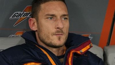 رئيس روما يلتقي بالقائد توتي لبحث تمديد عقده