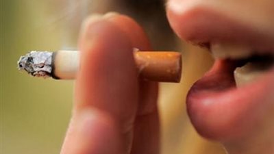 المدخنون يتسببون في اصابة الذين حولهم بالجلطة الدماغية