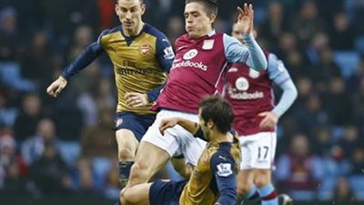 الارسنال يسحق استون فيلا بهدفين ويتصدر البريميرليج مؤقتا