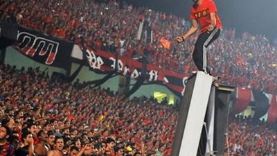 تهريب لاعبي الاهلي من فندق الاقامة  في تاكسيات وسيارات ملاكي لملعب المباراة