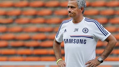 مانشستر يونايتد يبدأ اتصالاته مع وكيل أعمال مورينيو