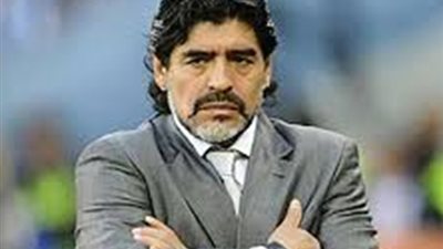 صورة .. مارادونا يشجع أرسنال أمام مانشستر سيتى 