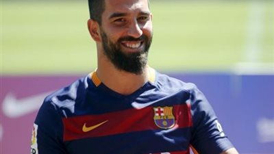 صورة .. أردا توران يهنىء ألامة الإسلامية بالمولد النبوى